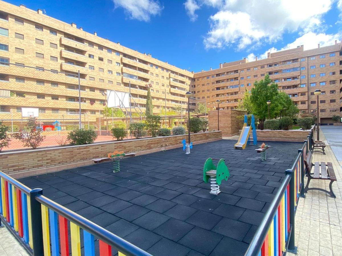 شقة Aires De Toledo-Parque Warner Y Madrid En Familia المظهر الخارجي الصورة