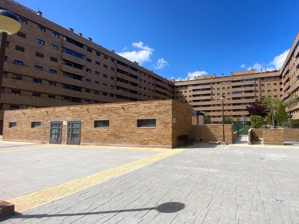شقة Aires De Toledo-Parque Warner Y Madrid En Familia المظهر الخارجي الصورة