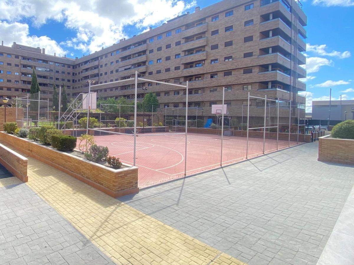 شقة Aires De Toledo-Parque Warner Y Madrid En Familia المظهر الخارجي الصورة