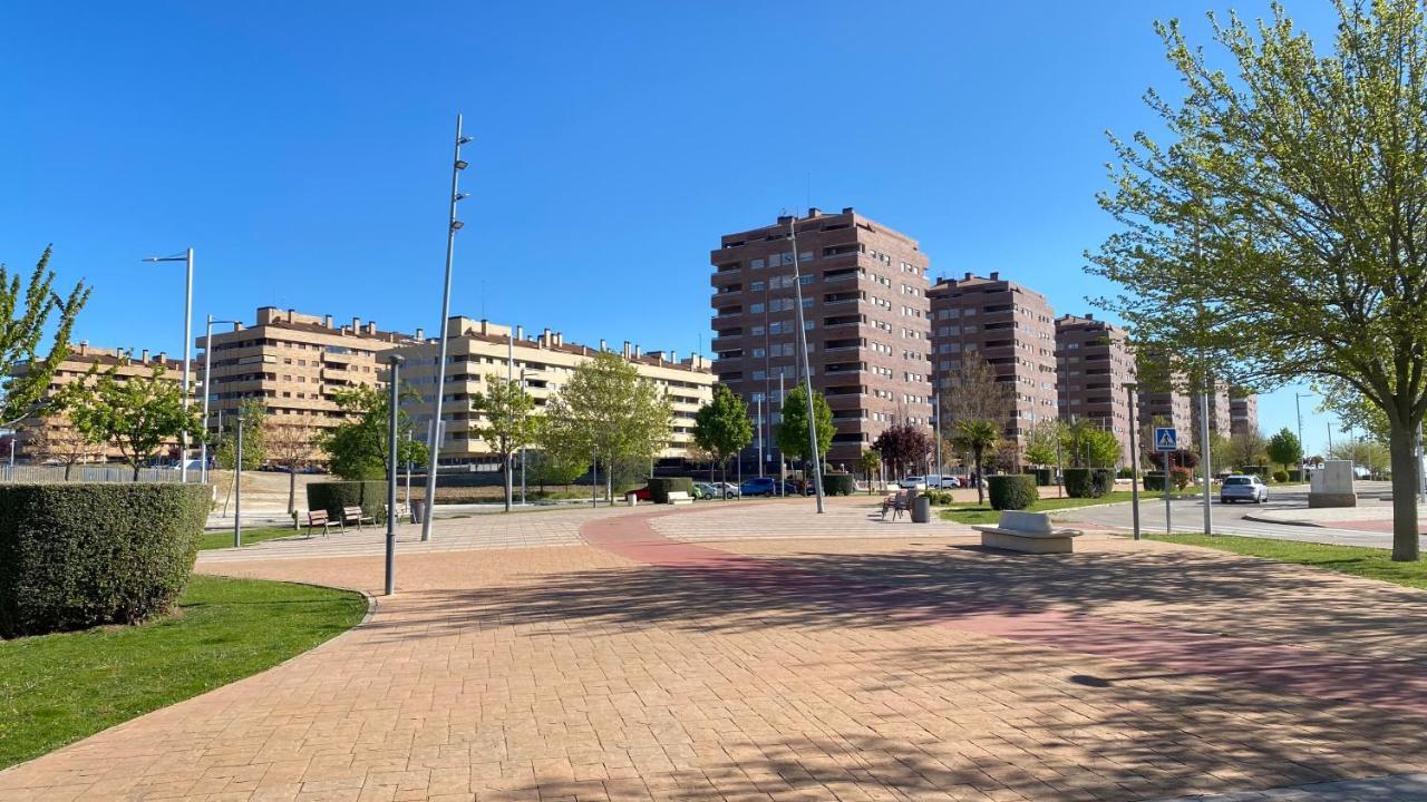 شقة Aires De Toledo-Parque Warner Y Madrid En Familia المظهر الخارجي الصورة
